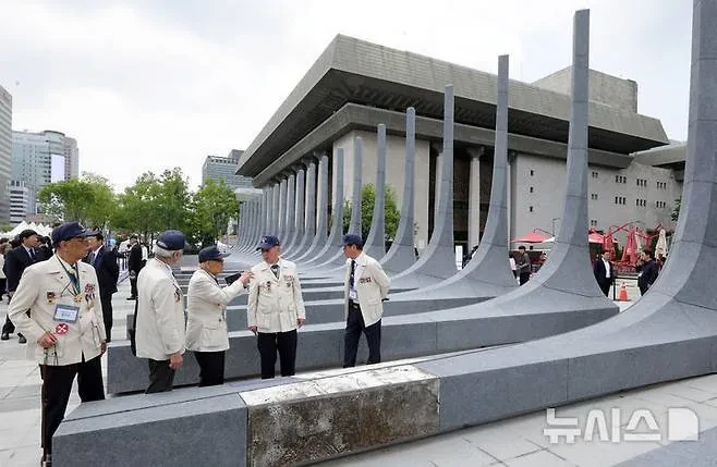 논란의 광화문 감사의 정원 자세한 모습-2