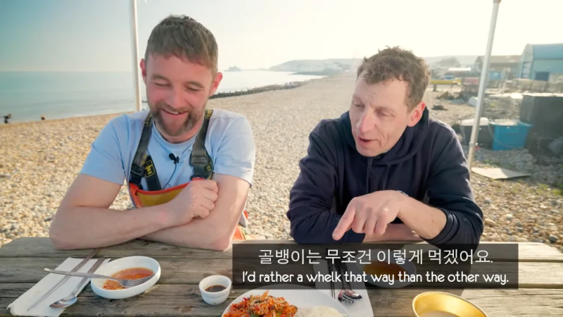 한국 골뱅이무침 먹은 영국 어부들 반응-38
