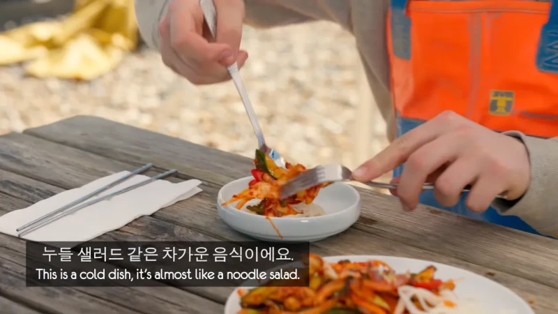 한국 골뱅이무침 먹은 영국 어부들 반응-39