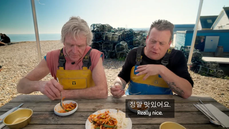 한국 골뱅이무침 먹은 영국 어부들 반응-45