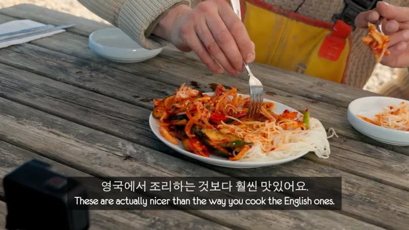 한국 골뱅이무침 먹은 영국 어부들 반응-48