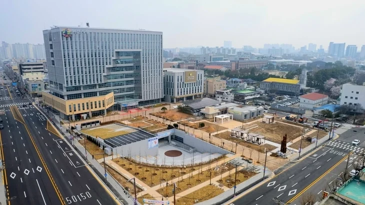 지방도시 시청 새 건물...조감도와 비교-2