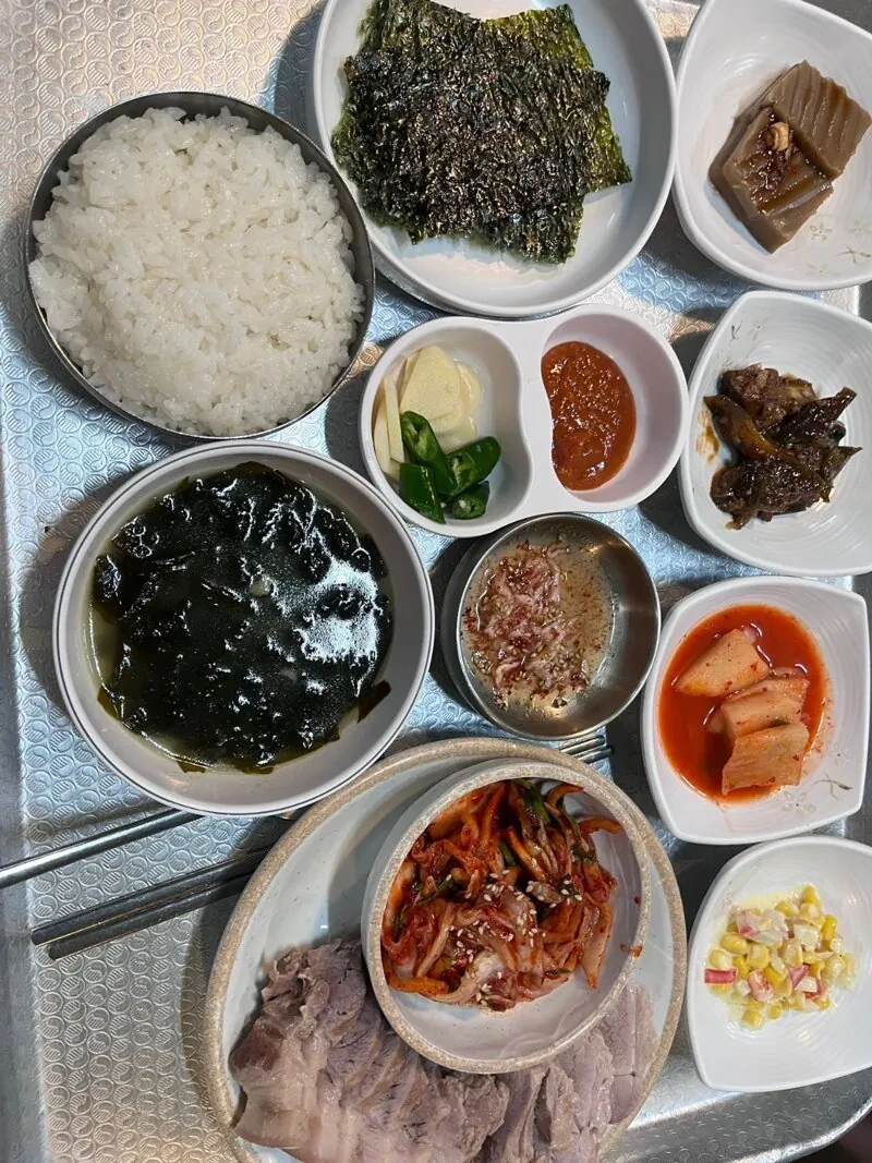 하계역 11,000원 수육 백반 비주얼