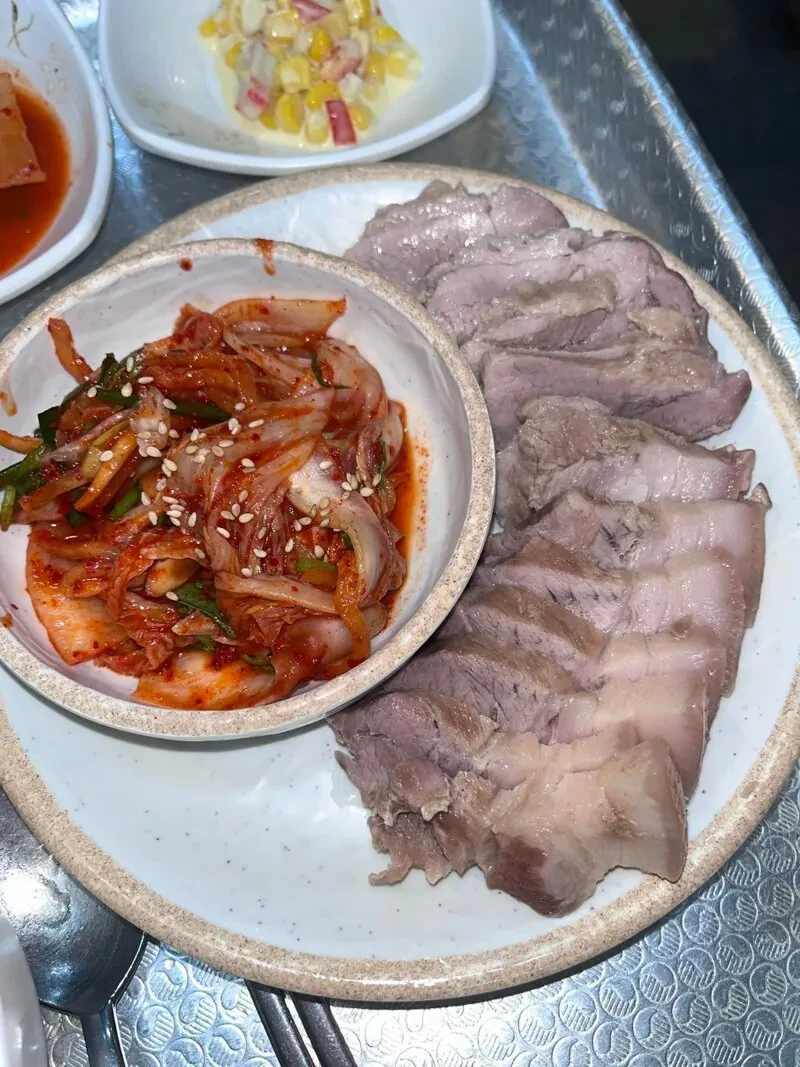 하계역 11,000원 수육 백반 비주얼-2