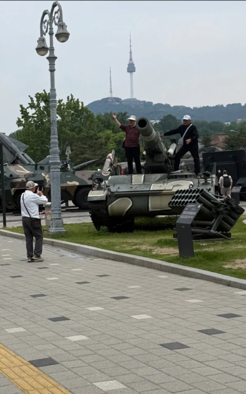 중국 관광객 전쟁기념관 진상짓