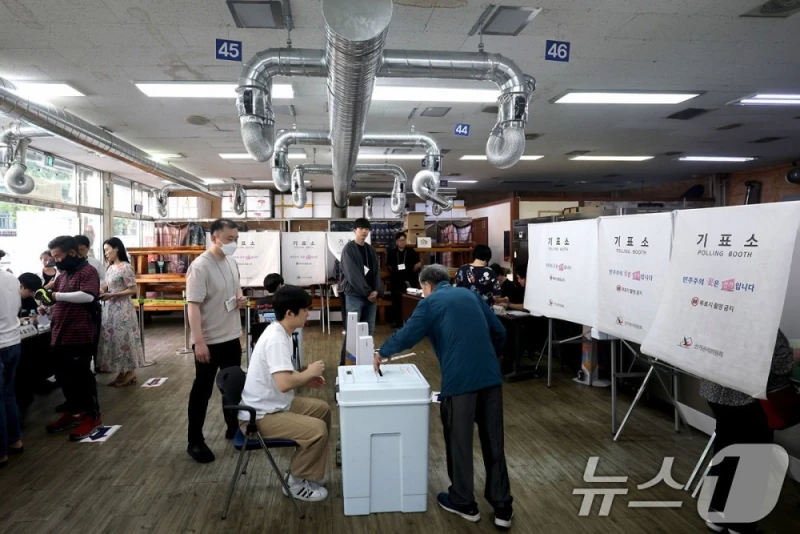 6.3 지방선거 이색 투표소-12