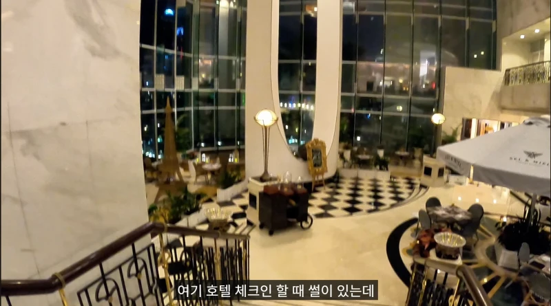 5성급 호텔에 아침 7시에 갔던 유튜버