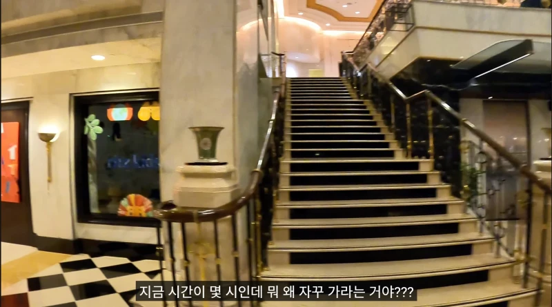 5성급 호텔에 아침 7시에 갔던 유튜버-10