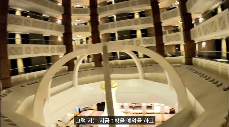 5성급 호텔에 아침 7시에 갔던 유튜버-25