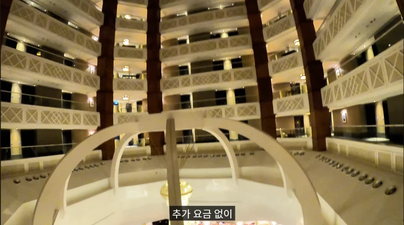 5성급 호텔에 아침 7시에 갔던 유튜버-26