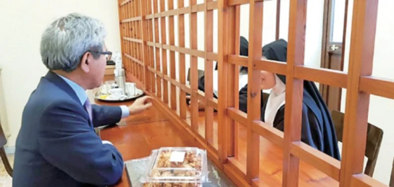 교도소같은 창살이 있는 수녀원-2