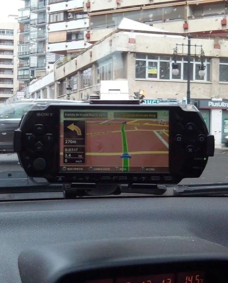 놀랍게도 아직 현역이라는 PSP 게임기 근황-5