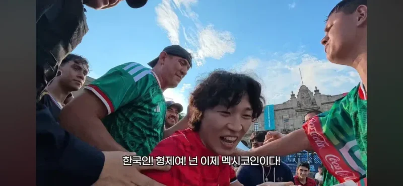 ??? : 저기 한국인이 있다!! 잡아라!!-2