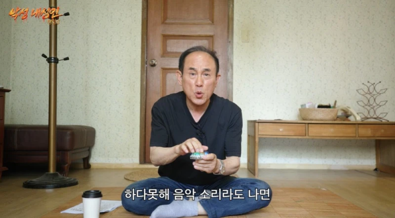 왁뿌볼 만져본 65살 아저씨 반응.jpg-5