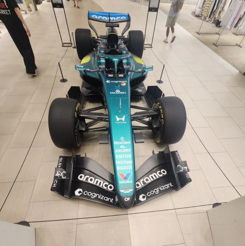 수원 스타필드에 등장한 레이싱 차량-3