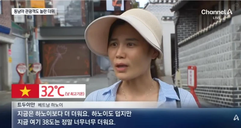 서울 더위에 놀란 동남아 관광객-2