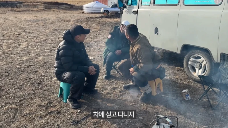 현재도 유목생활을 하는 몽골 유목민들의 필수품-3