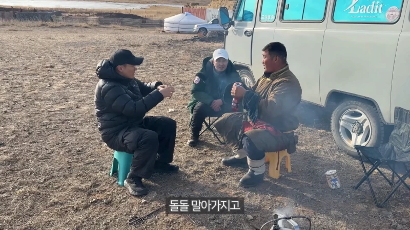 현재도 유목생활을 하는 몽골 유목민들의 필수품-4