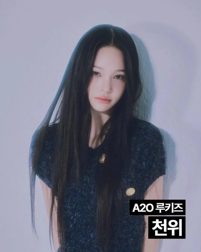 [유머] 이수만 새 회사 여자 연습생들 공개-8