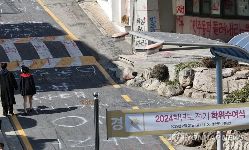 오늘자 동덕여대 학위수여식 상황-2