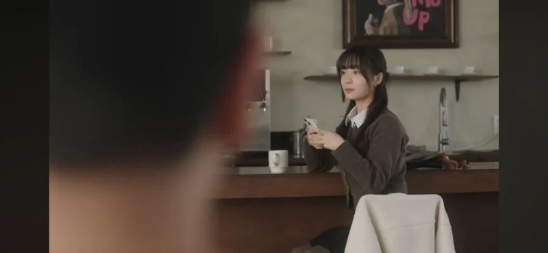 카페에서 자꾸 예쁜 여자랑 눈이 마주친다-3