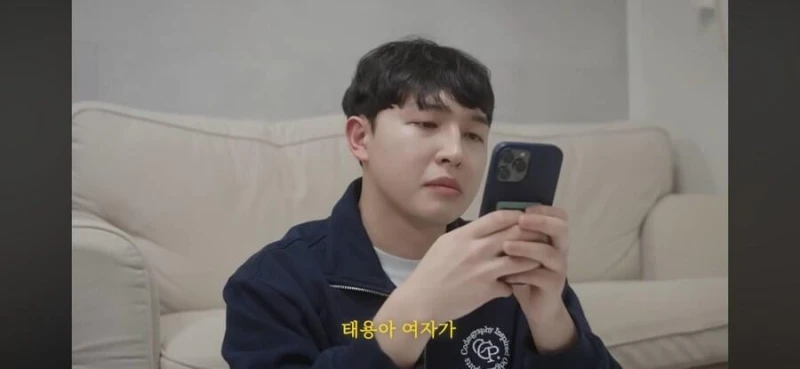 카페에서 자꾸 예쁜 여자랑 눈이 마주친다-9