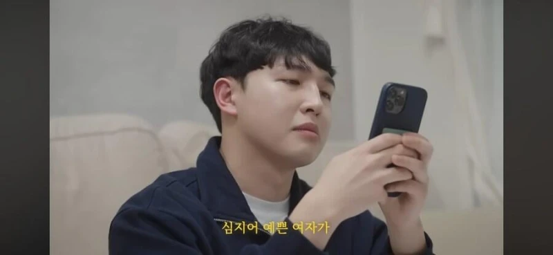 카페에서 자꾸 예쁜 여자랑 눈이 마주친다-10