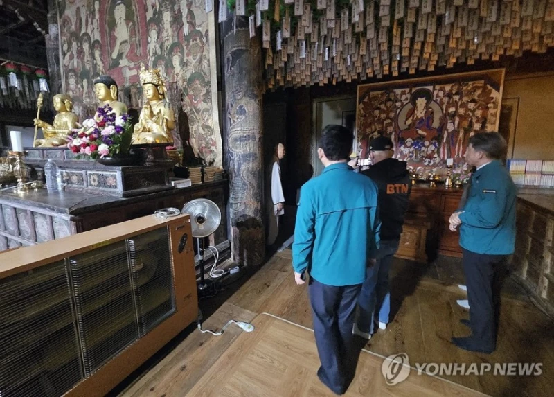 의성 산불 확산에 세계유산 안동 봉정사 비상