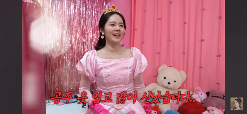 딸을 위해 공주가 된 40대 아줌마