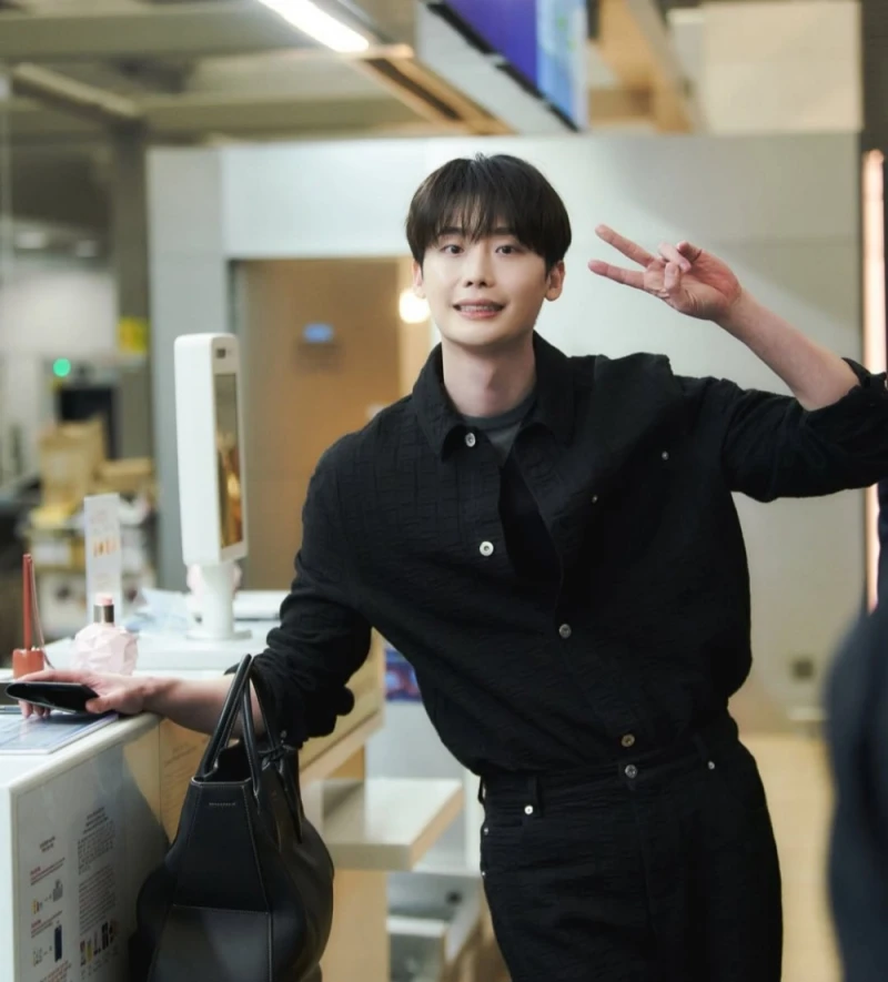 아이유와 3년 열애중인 이종석 최근.jpg