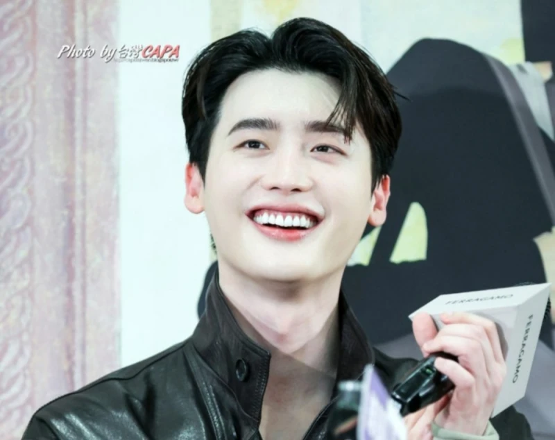 아이유와 3년 열애중인 이종석 최근.jpg-3