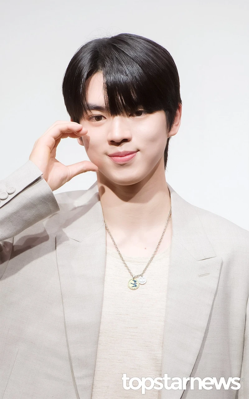 오늘 디올 전시 행사 참여한 연예인들 사진 모음-12
