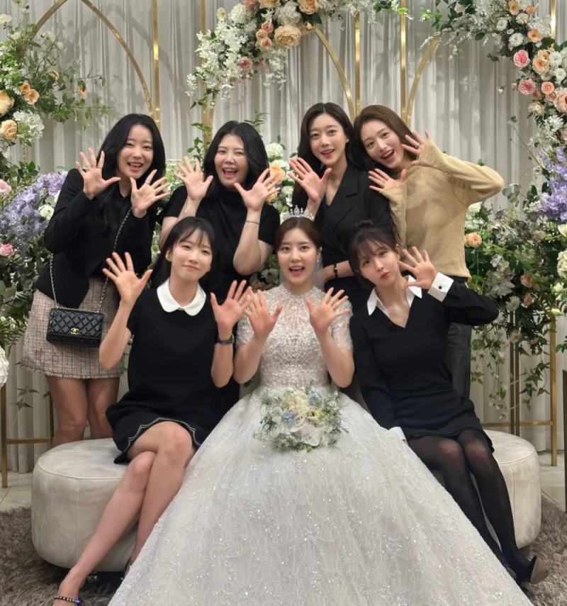 레인보우 노을 결혼식에 모인 멤버들
