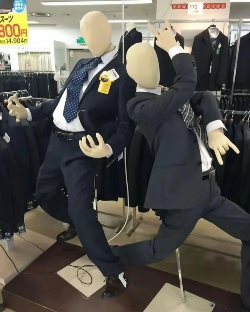 아크로바틱한 일본 마네킹 모습-3