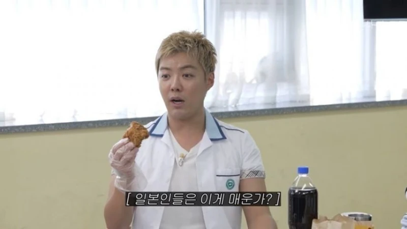BBQ 치킨을 먹은 일본 여자돌 반응 -7