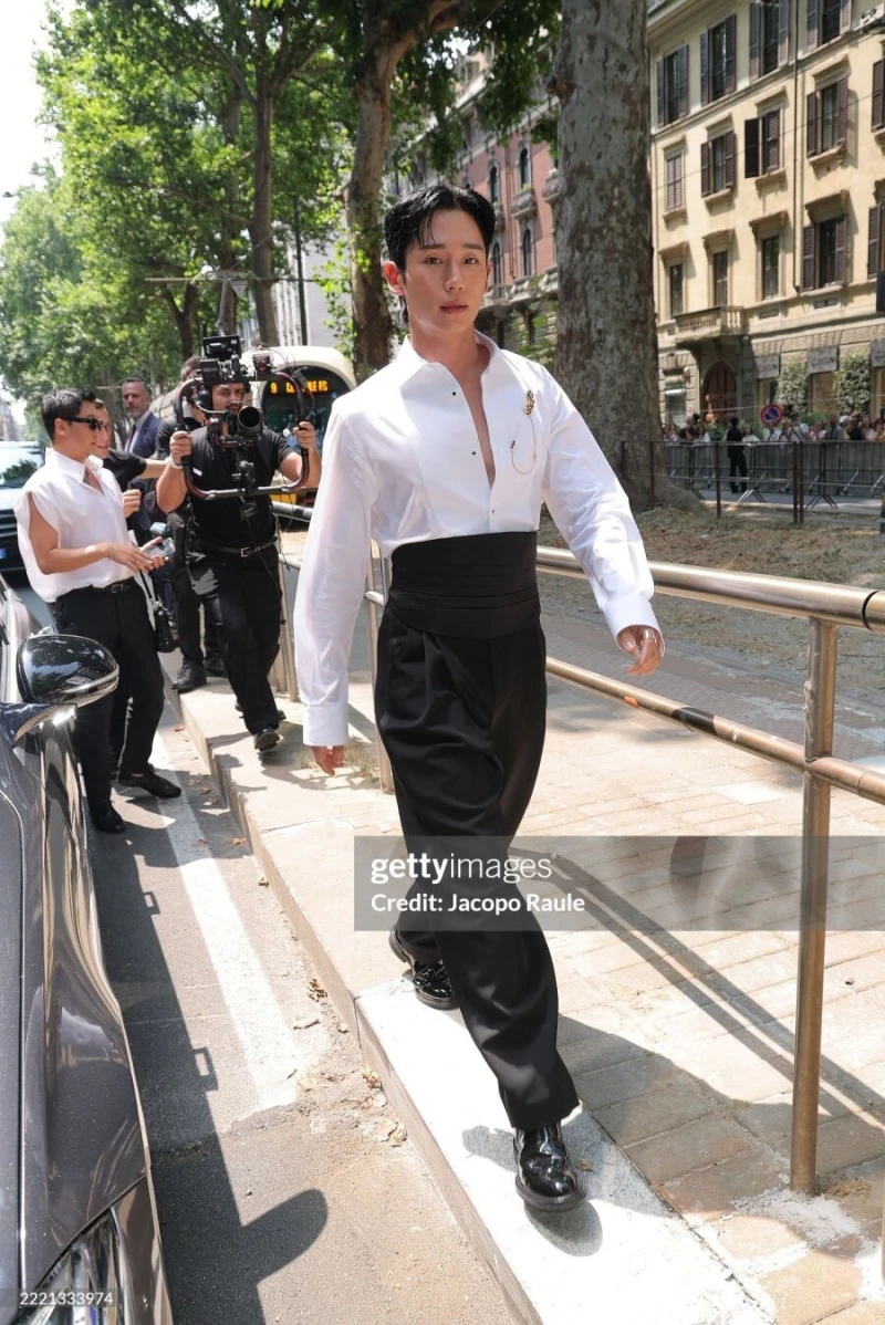 패션쇼 참석한 정해인 근황-3