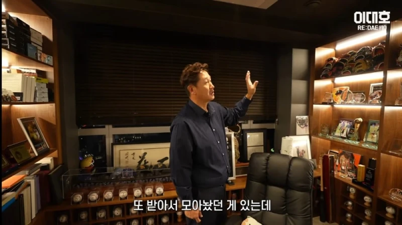 자기집 아무나 안보여주는 보물방 공개한 이대호-32