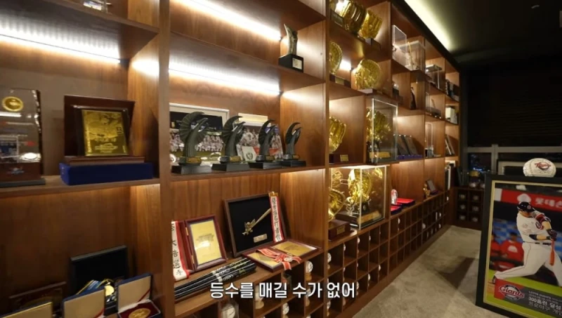 자기집 아무나 안보여주는 보물방 공개한 이대호-36