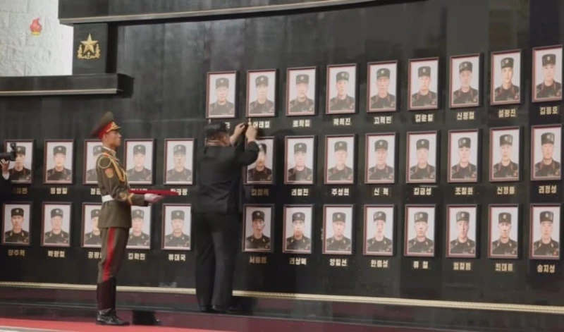 북한, 러시아 파병 군인 전사자들 모습 공개 -21