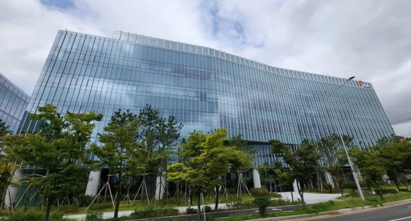 송도 건설중인 기업 사옥들-9