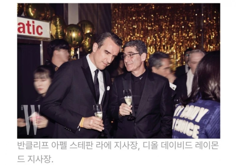 현재 핫한 유방암 행사에 참석한 기업인들 라인업-3
