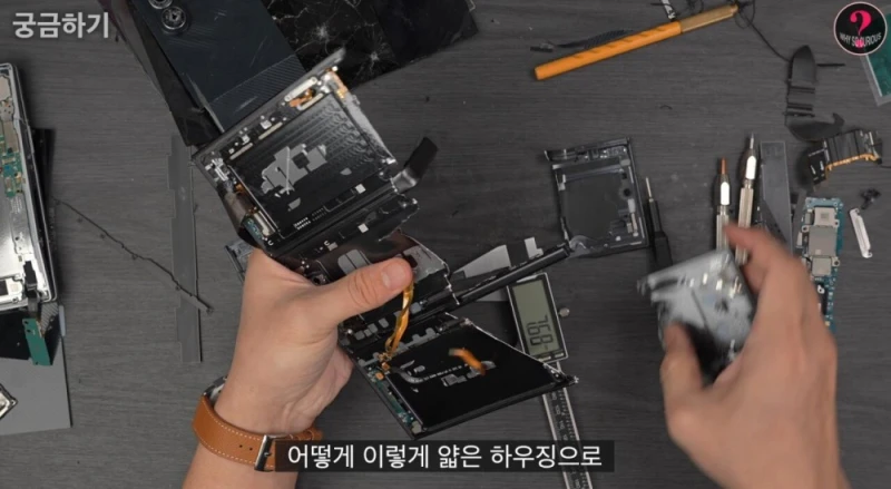 460만원짜리 갤럭시 Z 트라이폴드 해체 분석 -20