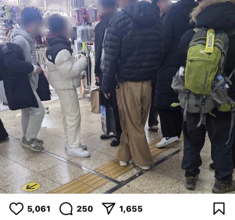 어제자 홍대에서 노인 조롱하는 초등학생 무리