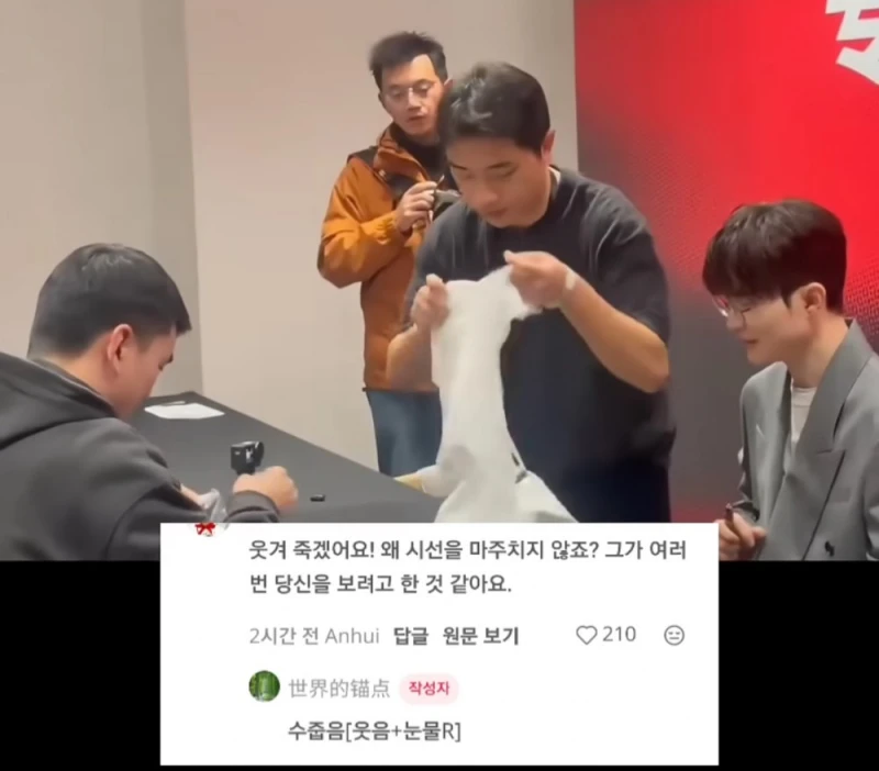 사인회에서 페이커 눈도 못 마주치는 중국 팬-3