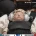 스포츠 경기장에서 아기 재우는법