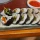 일본 한식당에서 김밥을 먹으면 반찬으로 김을 준다.
