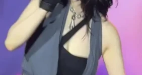 카리나 검정 핫팬츠