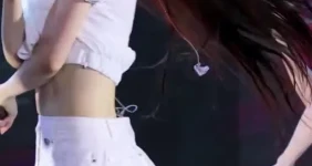 속바지 보이는 뒤태 라잇썸 주현