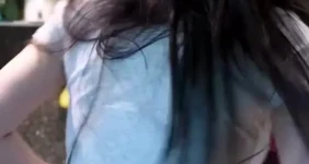 회색티에 청바지 유라